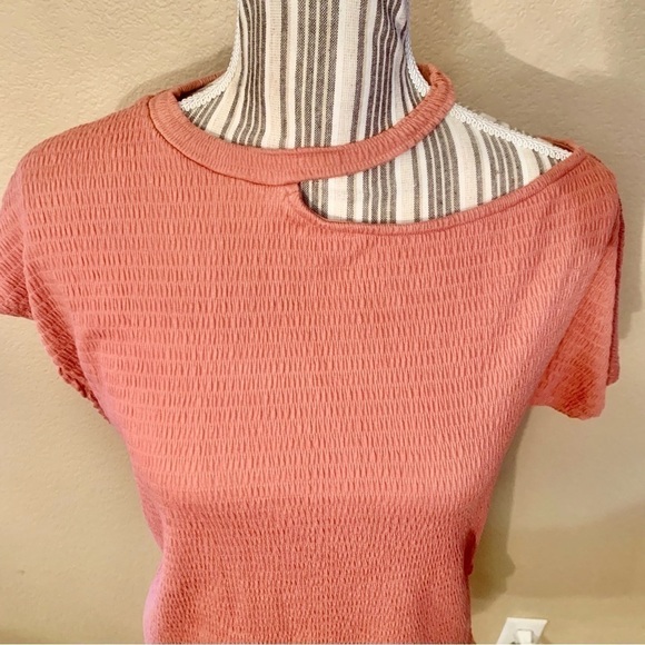 NWT Top XS Salmon Colored GibsonLook Waffled Crepe-like Fabric Asymmetrical Top - Picture 4 of 16